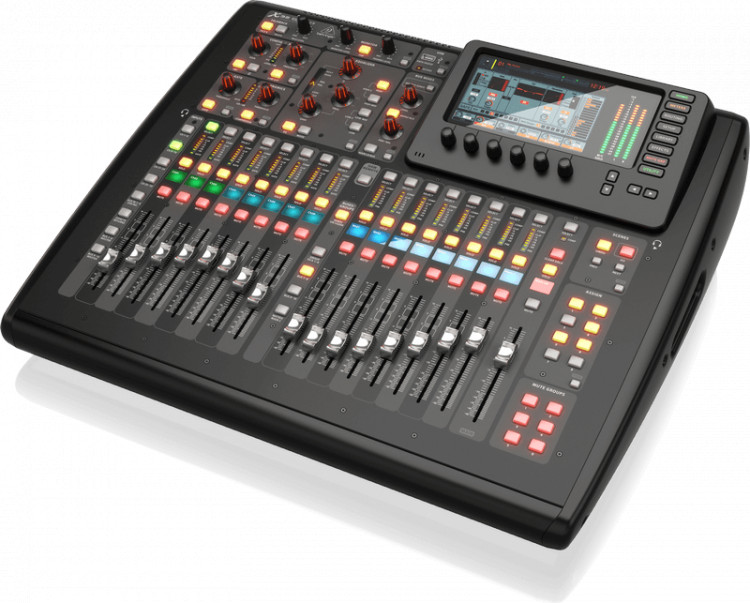 Цифровая микшерная консоль Behringer X32 COMPACT