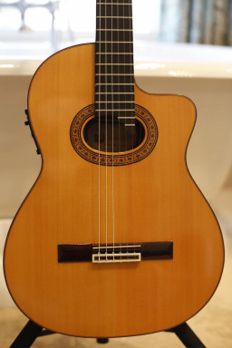 PRUDENCIO Cutaway Model 90 4/4 классическая гитара со звукоснимателем PRUDENCIO Cutaway Model 90 4/4 классическая гитара со звукоснимателем